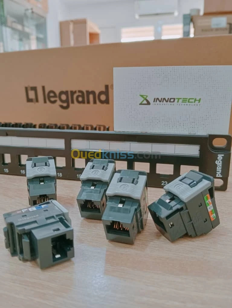 Panneau de brassage LEGRAND 19" 1U CAT6 équipé de 24 connecteurs RJ45